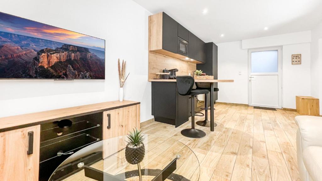 HOMEY ETHAN - Free Parking - Terrasse privée - Wifi et Netflix - Jacuzzi photo 3