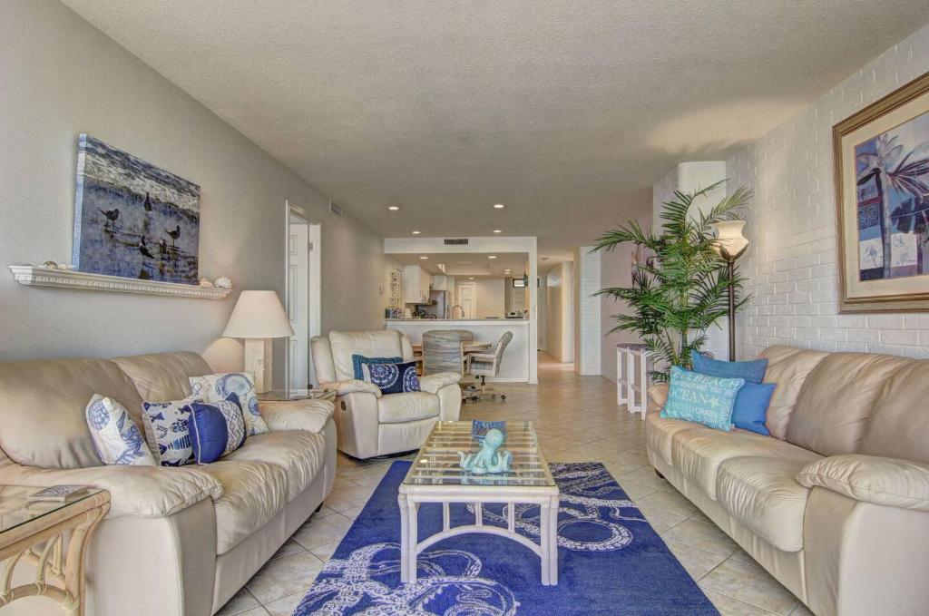 One Bedroom One Bath with Breathtaking Ocean View, Open Floor Plan photo 1