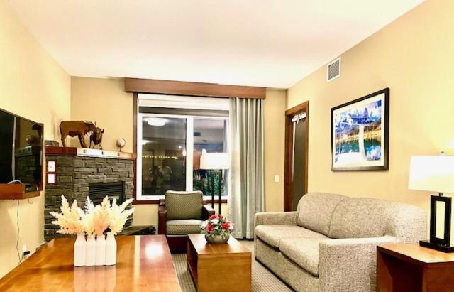 Mountain View 1 BR Condo With Gym & Hot-Tubs photo 4