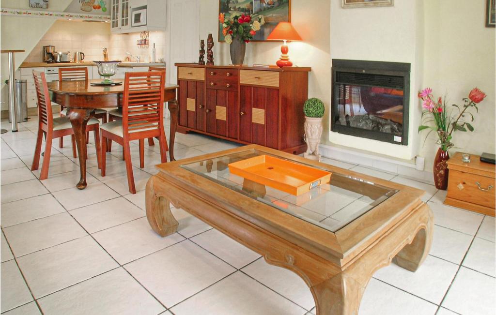 Nice Home In Beurlay With 2 Bedrooms, Wifi And Heated Swimming Pool photo 3
