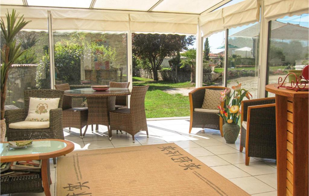 Nice Home In Beurlay With 2 Bedrooms, Wifi And Heated Swimming Pool photo 4