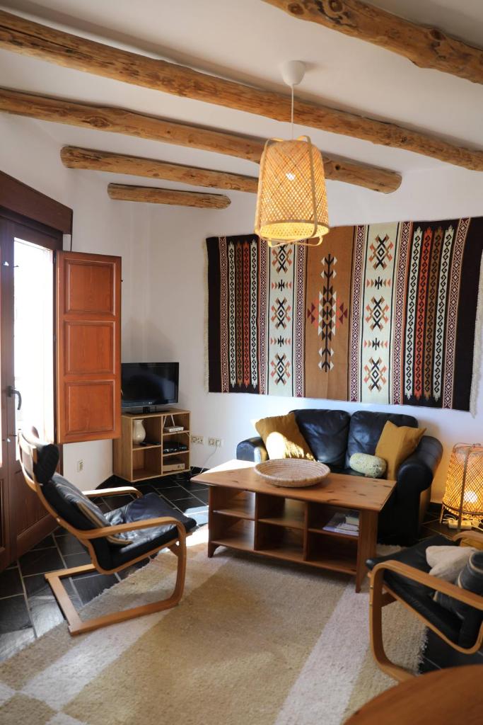Casa corasol, a cozy, comfy, 2BR house- panoramic view and rooftop photo 2