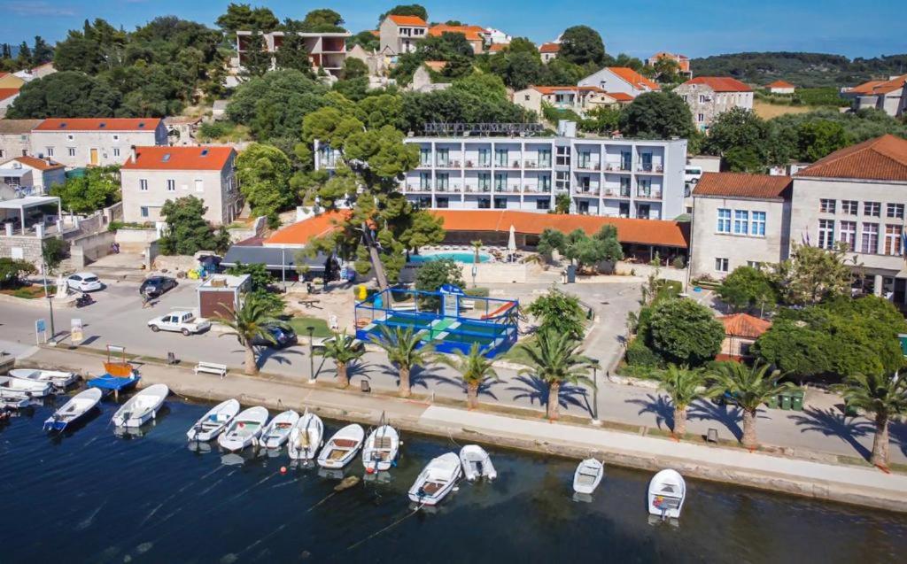 Hotel Lumbarda photo 1
