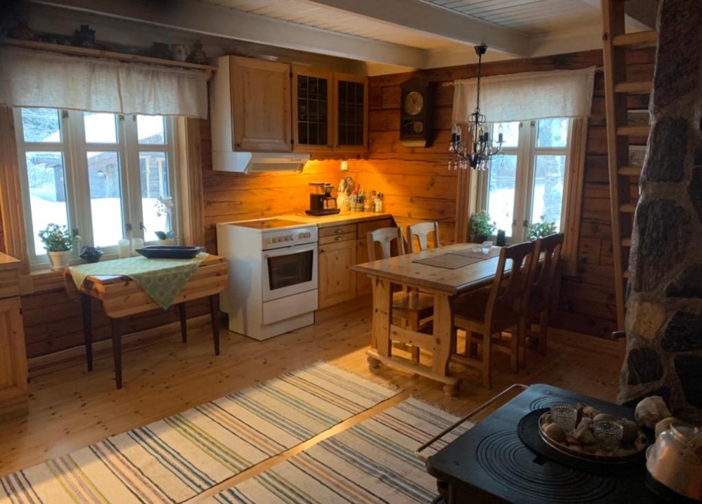 100 Years Old Norwegian Log House in Tromsø photo 4