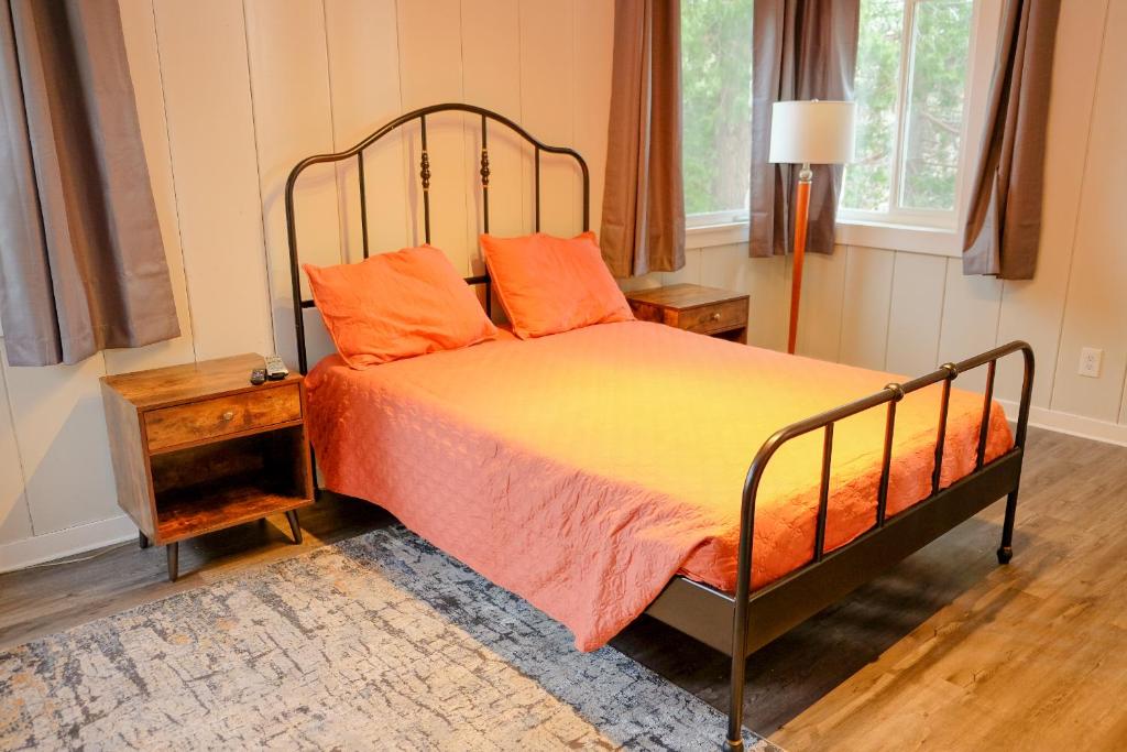 Sherwood Arms Motel image