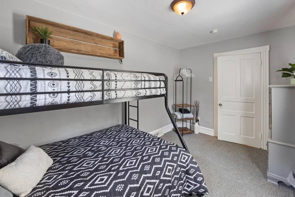 Rare City Home w/ Backyard Fire-pit & Hottub photo 1