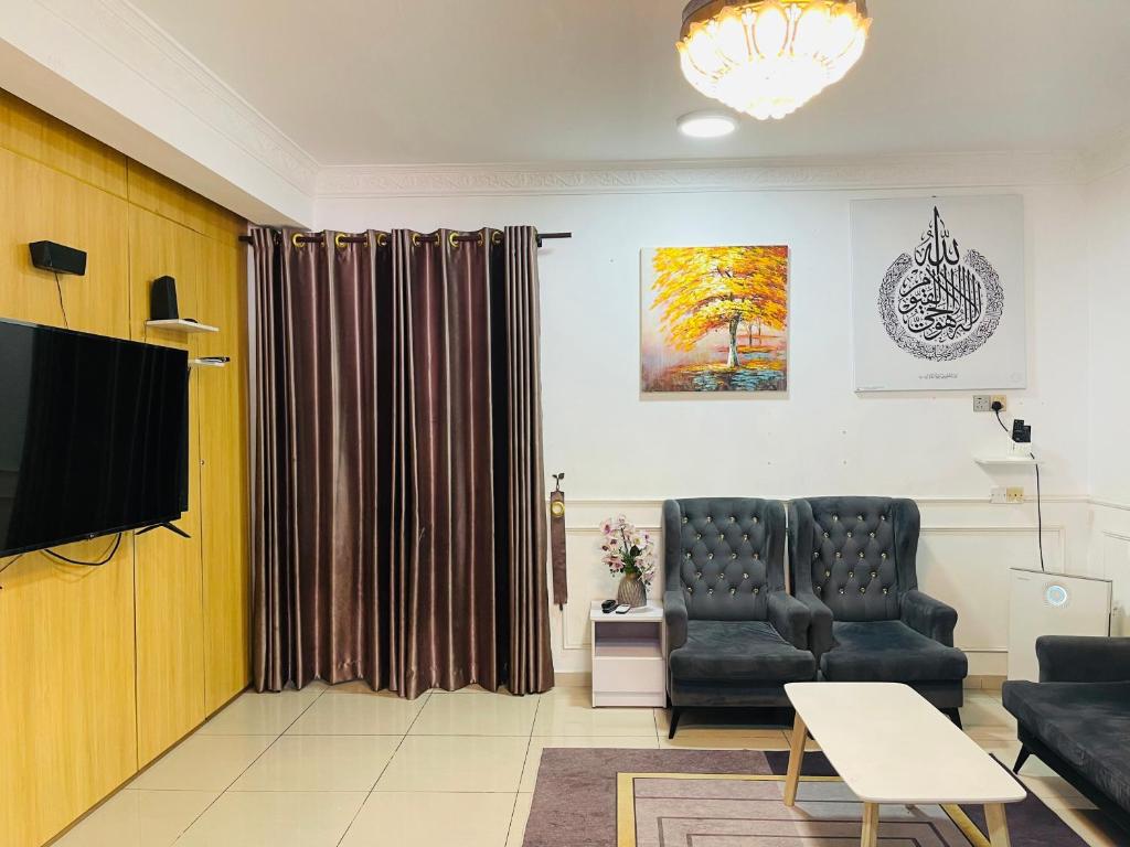 NO 121 NAZIRIN HOMESTAY TMN DESA MANJUNG photo 2