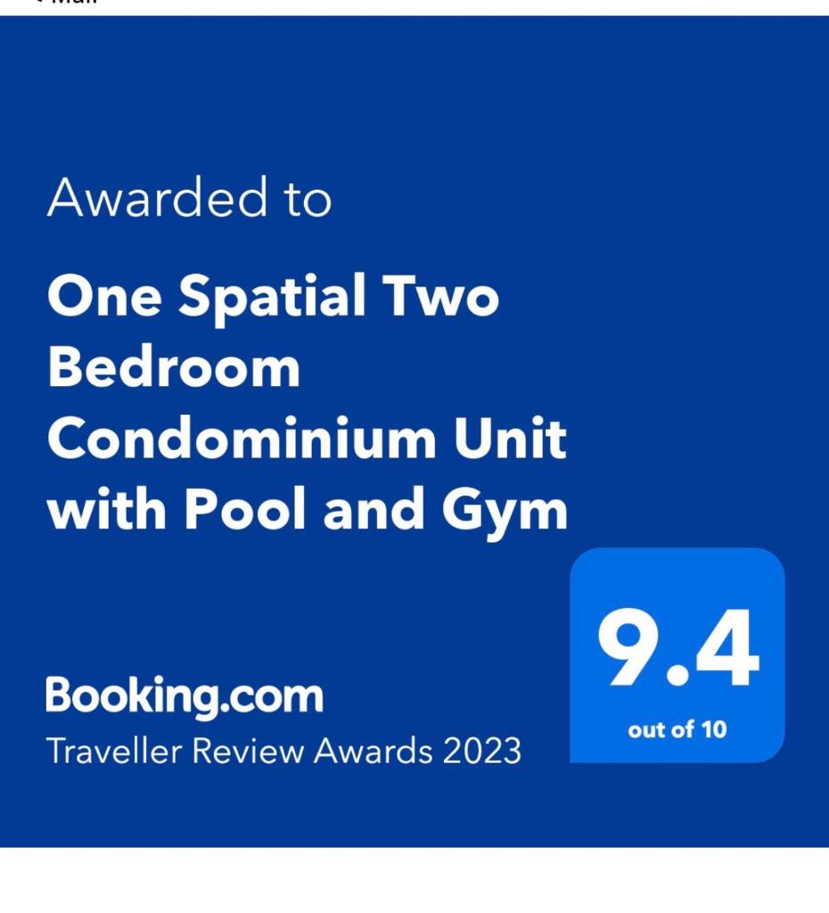One Spatial Two Bedroom Condominium Unit with Pool and Gym free Netflix and wifi photo 2