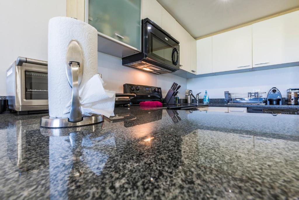 Feel At Home In This Perfect 2 Bdr With The View photo 1