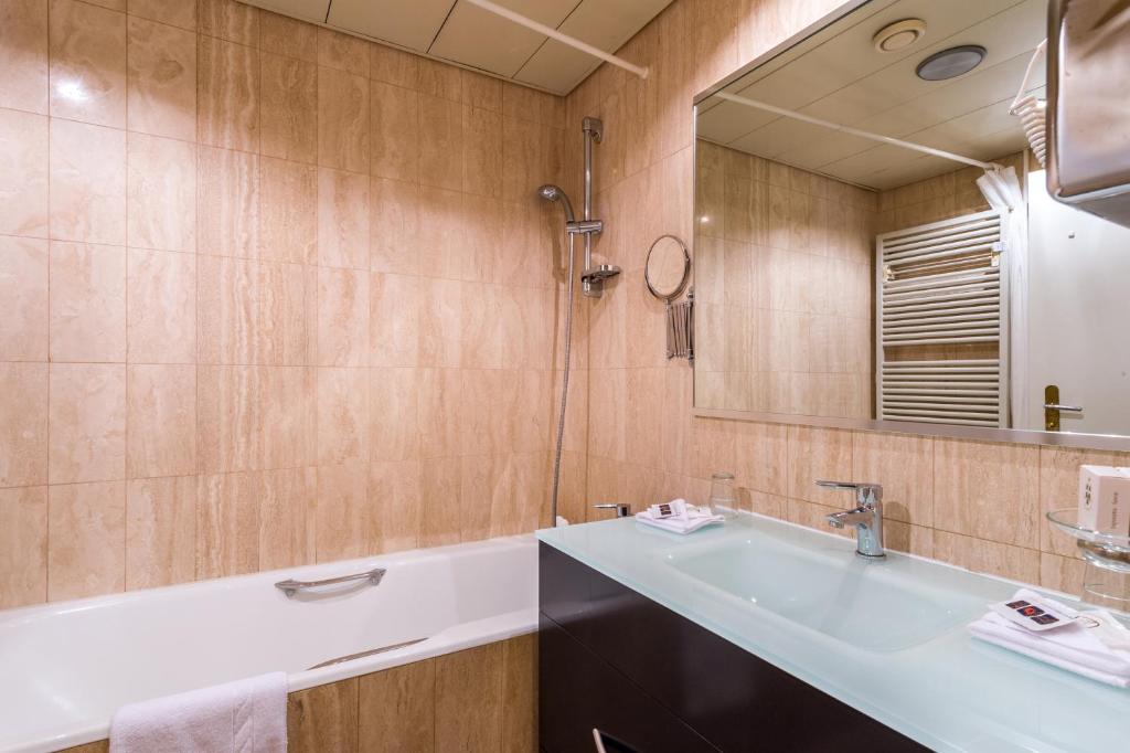 Двухместный (Двухместный номер с 2 отдельными кроватями), Hotel Century