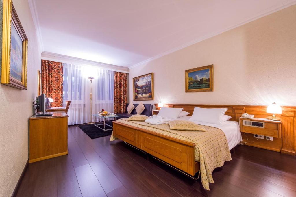 Сьюит (Полулюкс), Hotel Century