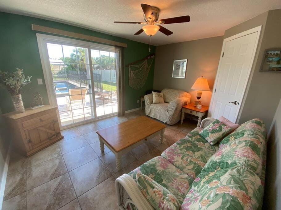 Salt water pool house near beach for monthly rental photo 2