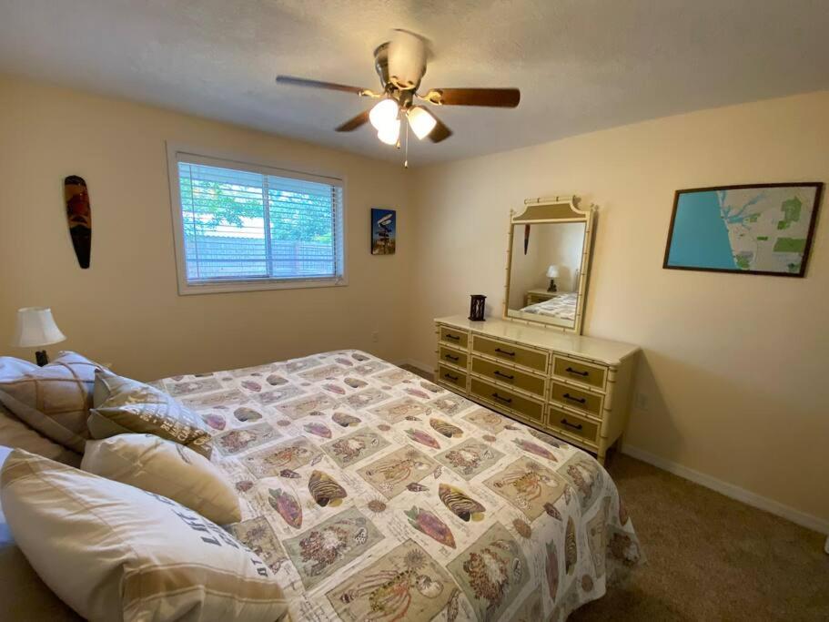 Salt water pool house near beach for monthly rental photo 4