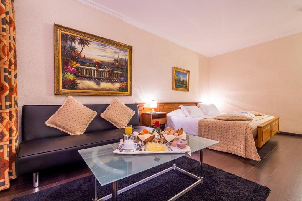 Сьюит (Полулюкс), Hotel Century