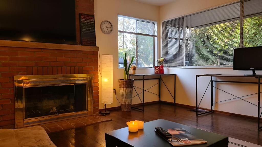 Palo Alto ''Startup House'' photo 2