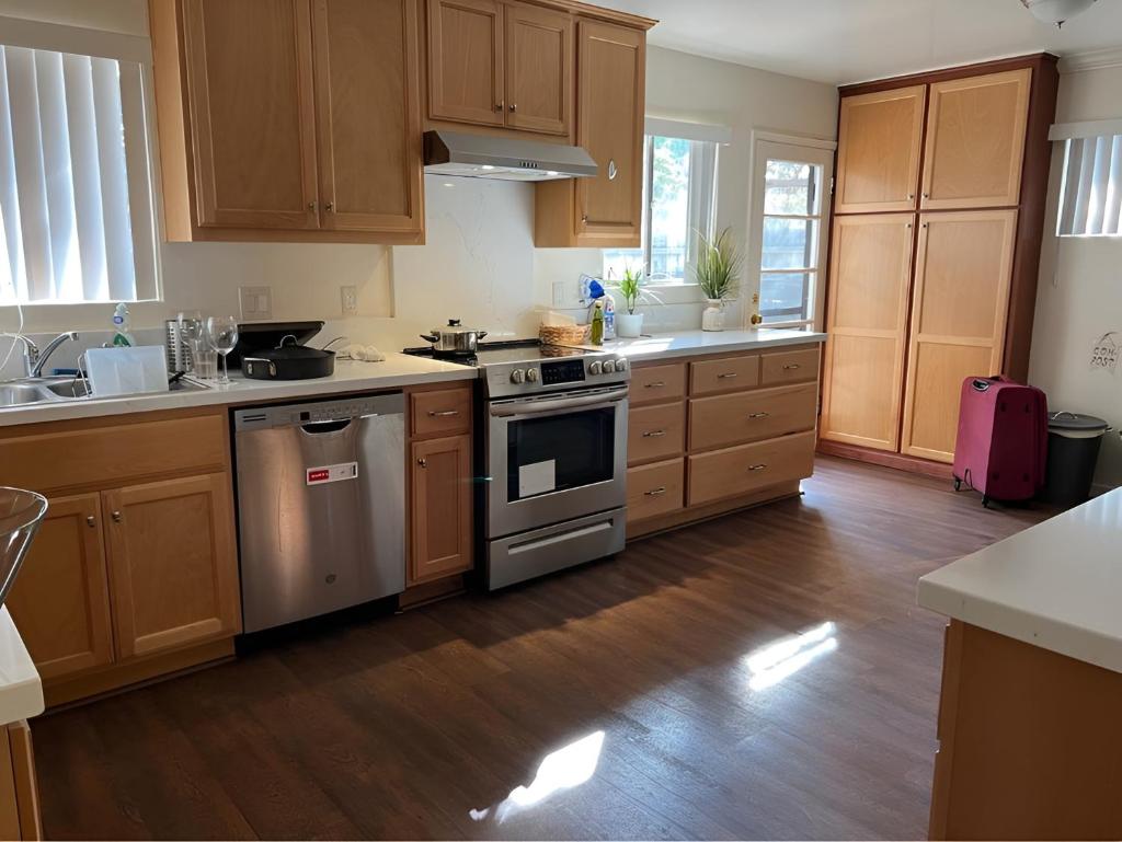 Palo Alto ''Startup House'' photo 3