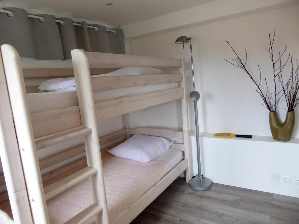 Bas de villa jardin plein sud proche mer clim-Wifi photo 2