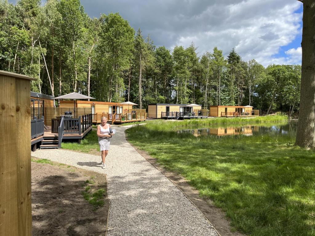 Pine Boutique Lodge with hot tub for couples & dog photo 2