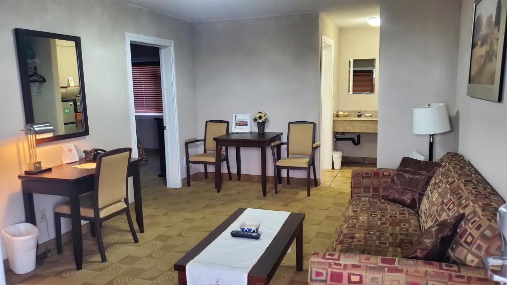 Shoreside Inn & Suites photo 4