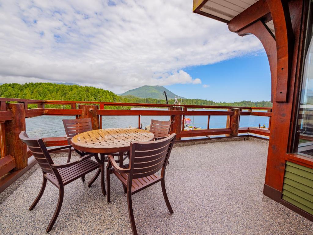 Whisky Harbour, Downtown King Bed and Inlet View photo 3