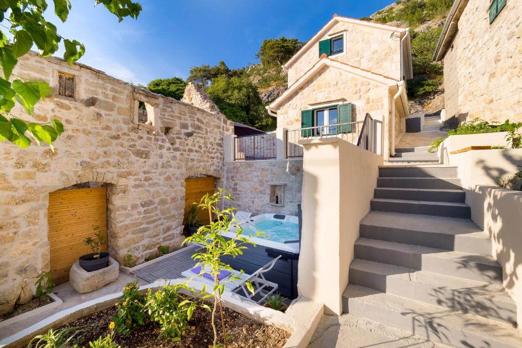 Luxury villa with a parking space Podstrana, Split - 20516 photo 1