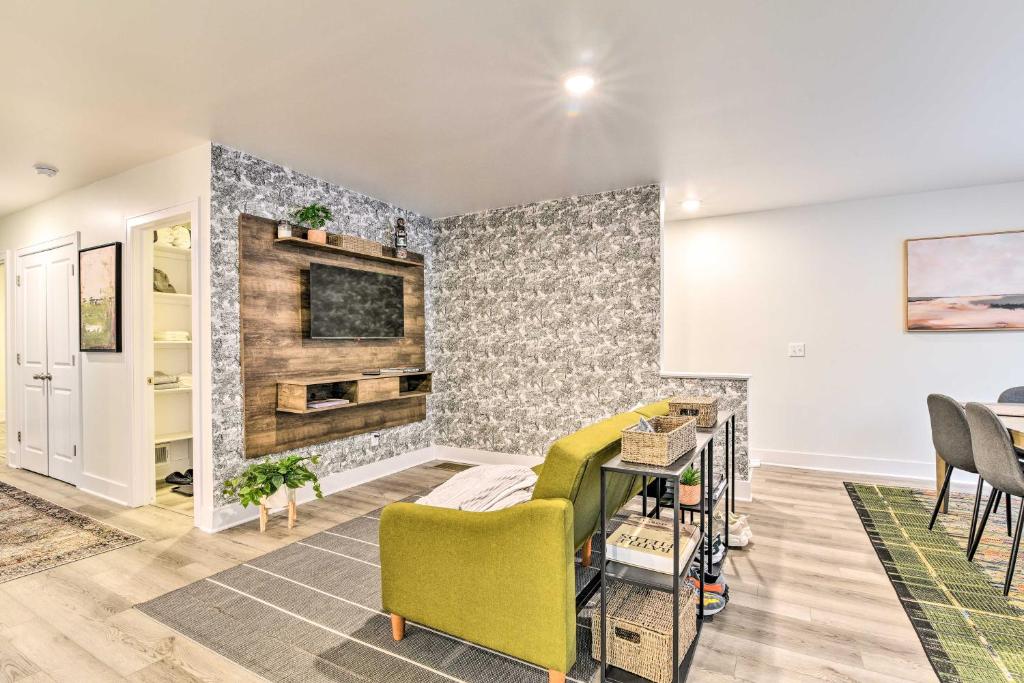 Stylish Retreat with Yard Less Than 5 Mi to MSU Campus photo 1
