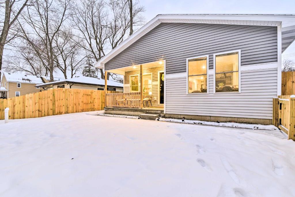 Stylish Retreat with Yard Less Than 5 Mi to MSU Campus photo 3