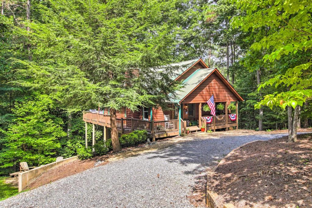 Cozy Cabin in Coosawattee River Resort!