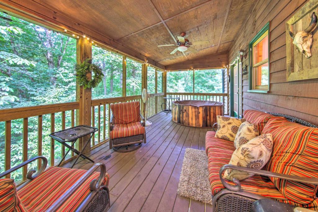 Cozy Cabin in Coosawattee River Resort! photo 1