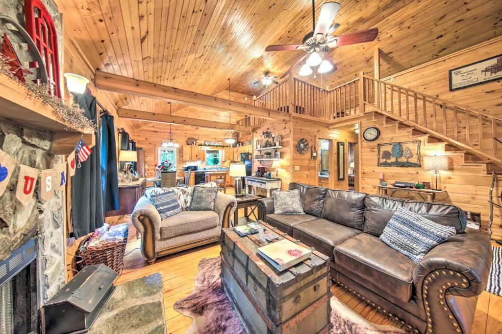 Cozy Cabin in Coosawattee River Resort! photo 4