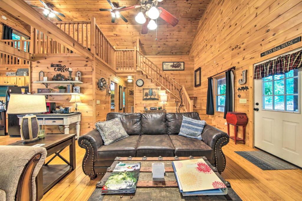 Cozy Cabin in Coosawattee River Resort! photo 3
