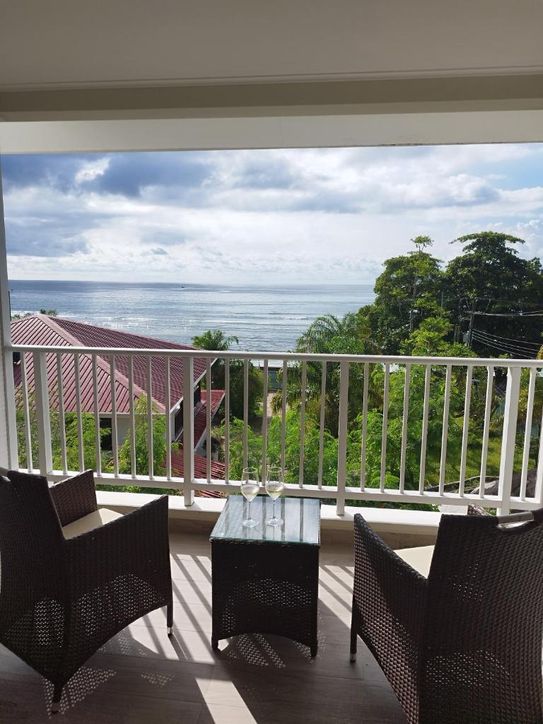 CRYSTAL SHORES Self Catering Apartments - Beau Vallon, Seychelles photo 4