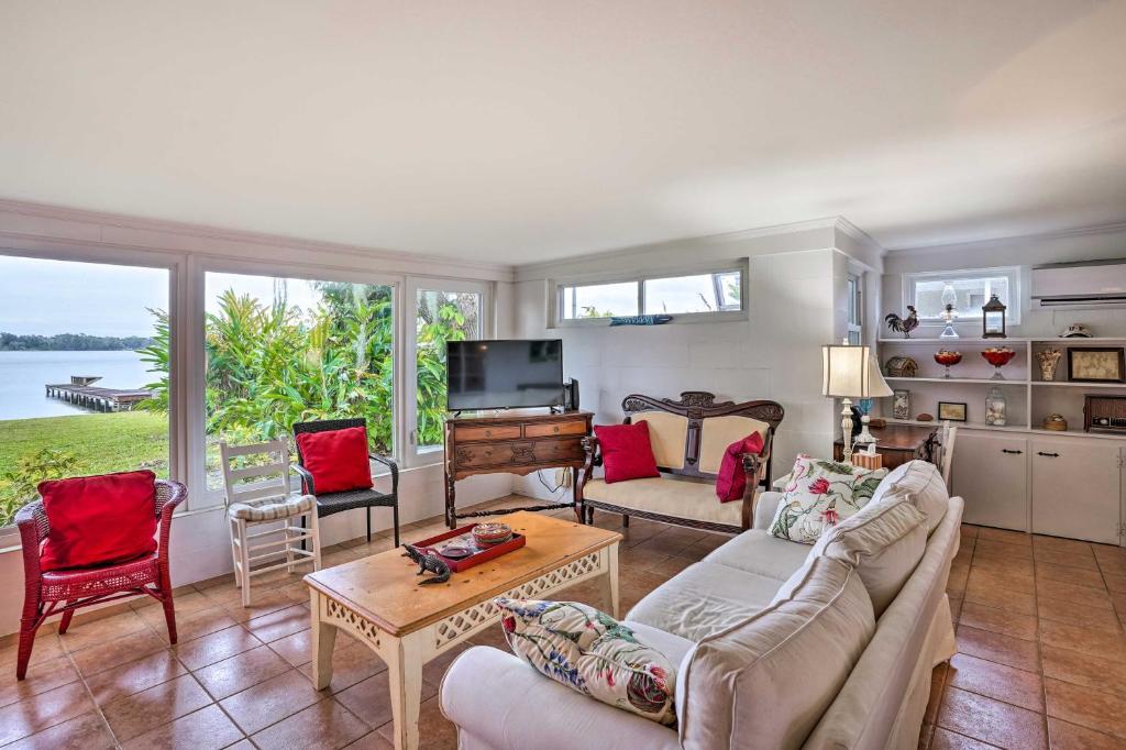 Waterfront Vacation Rental on Lake Mirror! photo 4