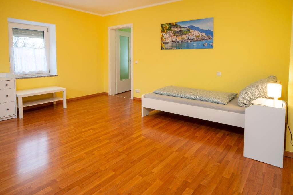 Monteur-/ Arbeiter-Apartment_ Wohnung 4 photo 1