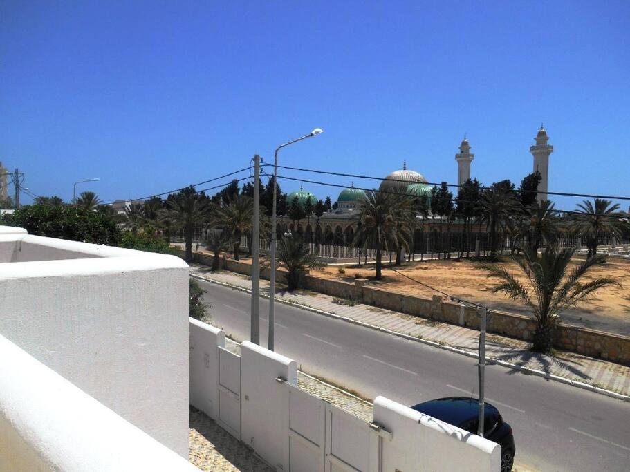 Une grande villa meublée photo 1