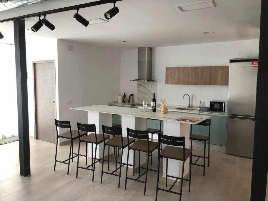 Alojamiento El Pez Casa con piscina climatizada photo 4