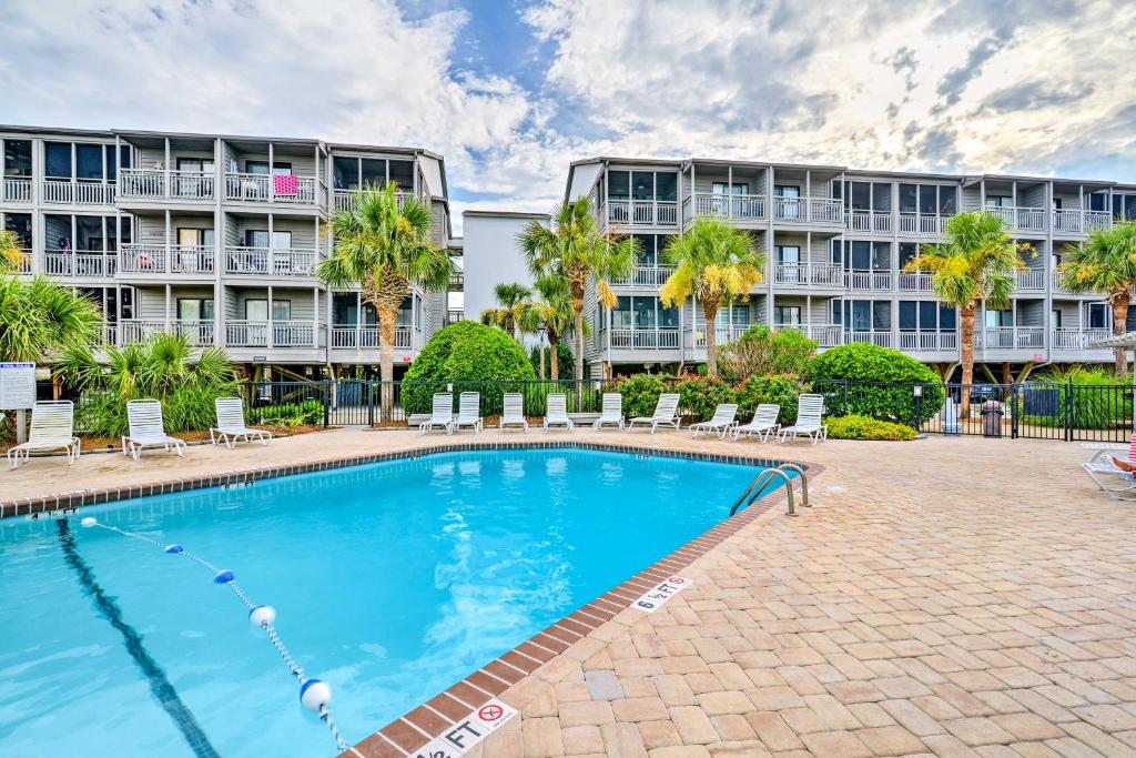 Myrtle Beach Getaway with Pool - Walk to Beach! photo 2