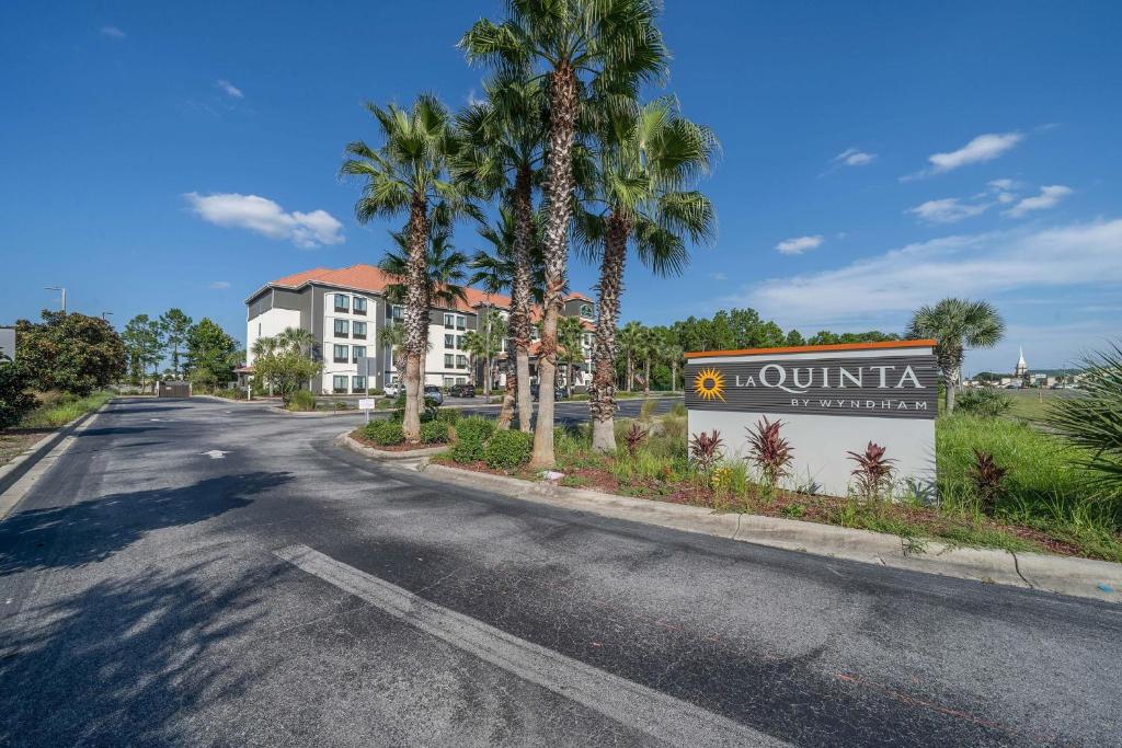 La Quinta Inn & Suites by Wyndham PCB Pier Park area image