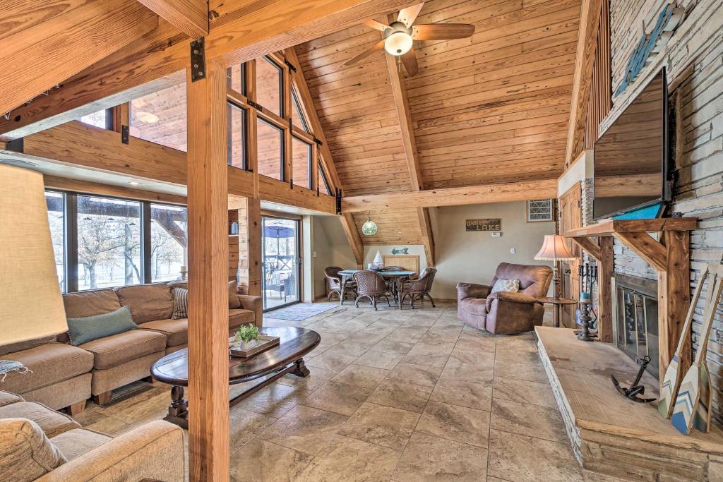 Spacious Lakeside Getaway with Fire Pit photo 3