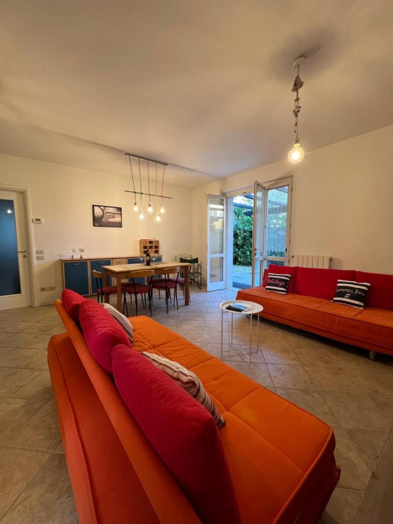 A 2 passi dal mare - seaside apt with backyard