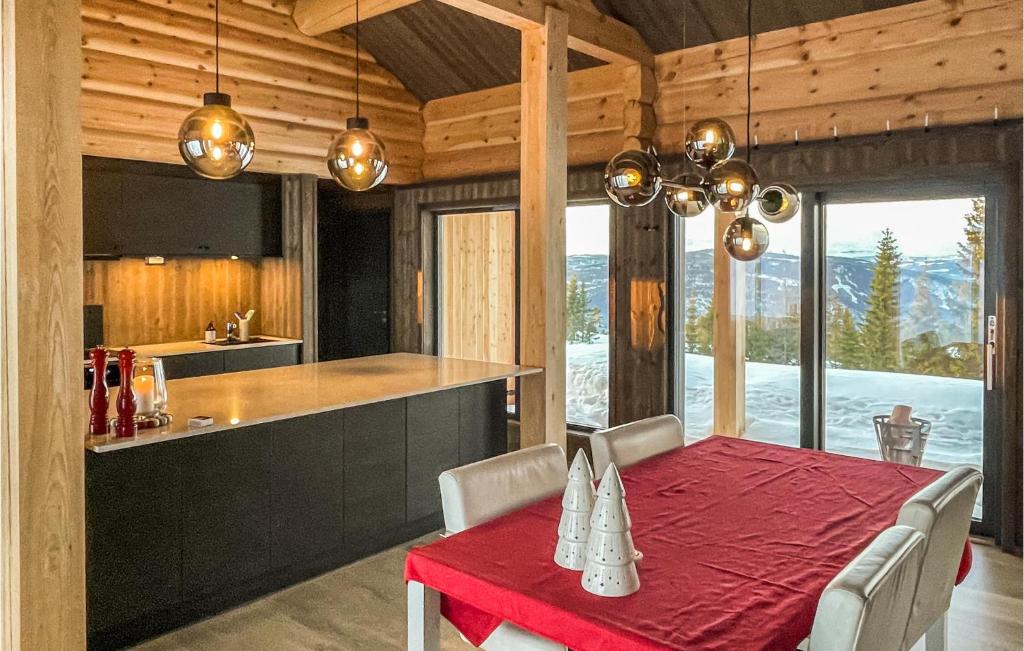 Amazing Home In yer With Wifi And 4 Bedrooms photo 3