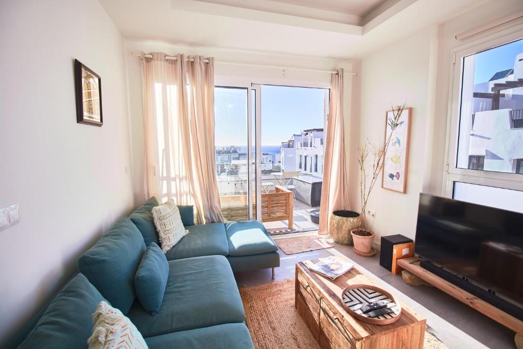 Sea Breeze, large apartment with workspaces & a great view photo 1