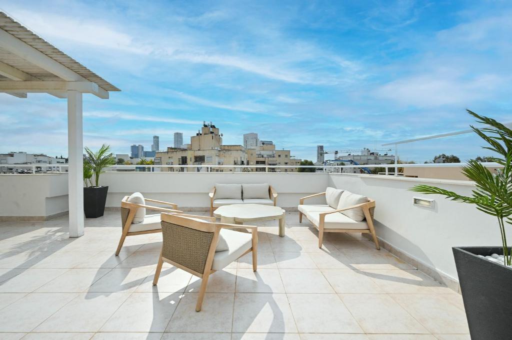 Lovely Penthouse by HolyGuest