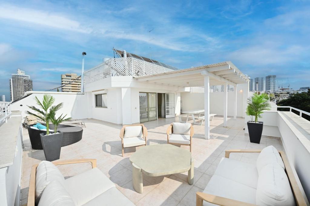 Lovely Penthouse by HolyGuest photo 1