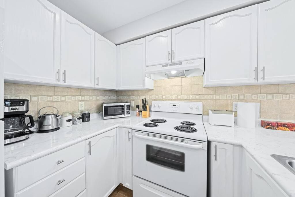 Stylish & Cozy - 4Bdrm House Fast WIFI, 2.5 Bath photo 3