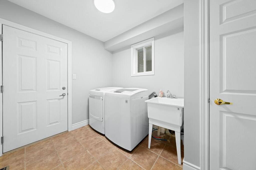 Stylish & Cozy - 4Bdrm House Fast WIFI, 2.5 Bath photo 4