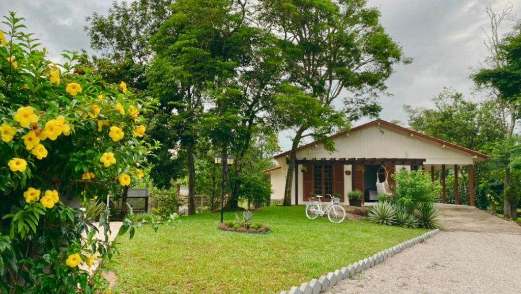 Casa de Campo no Caruru com açude e piscina