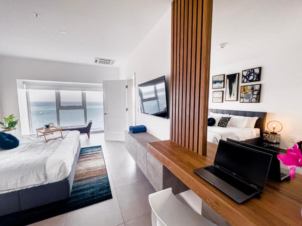 Upscaled And Modern Oceanfront Apartment photo 3