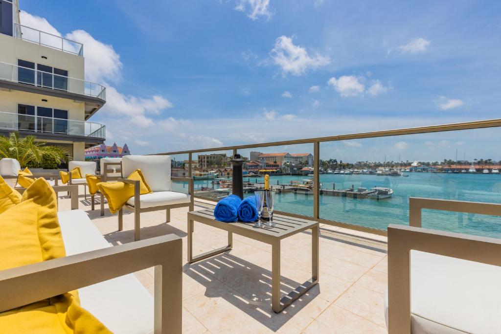 New Beautiful Aruban Studio Oceanfront photo 4
