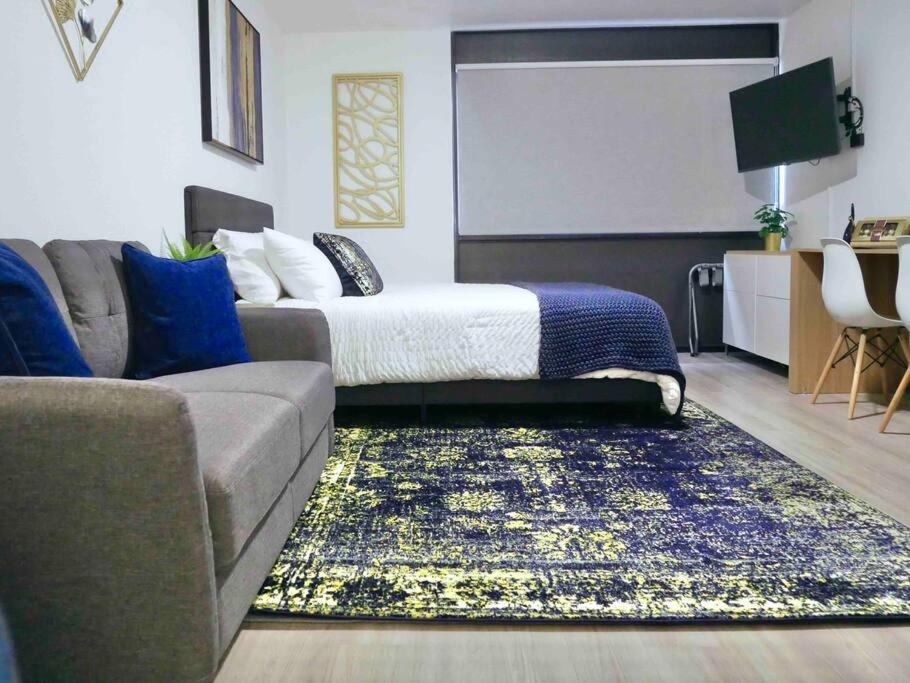 Oslo Sapphire Flat image
